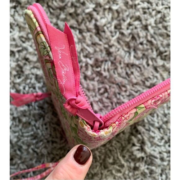 VERA BRADLEY Zip Around PETAL PINK Wallet Wristlet QUILTED - Picture 3 of 4